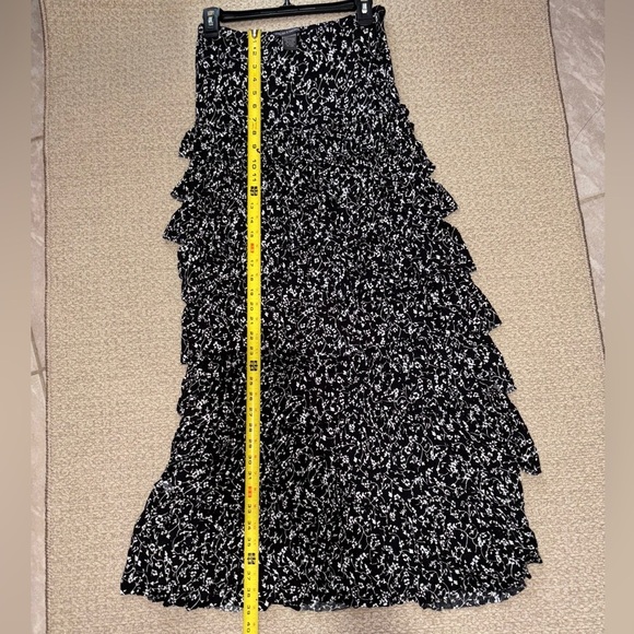 Chelsea and Theodore ruffle tiered Floral Skirt Size M - Picture 6 of 8